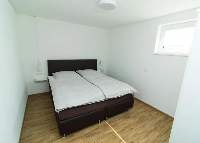 Ferienweingut Ulrike Thul *